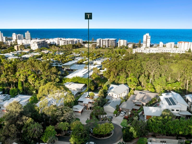 Private Entertainers’ Haven Located Metres from the Beach