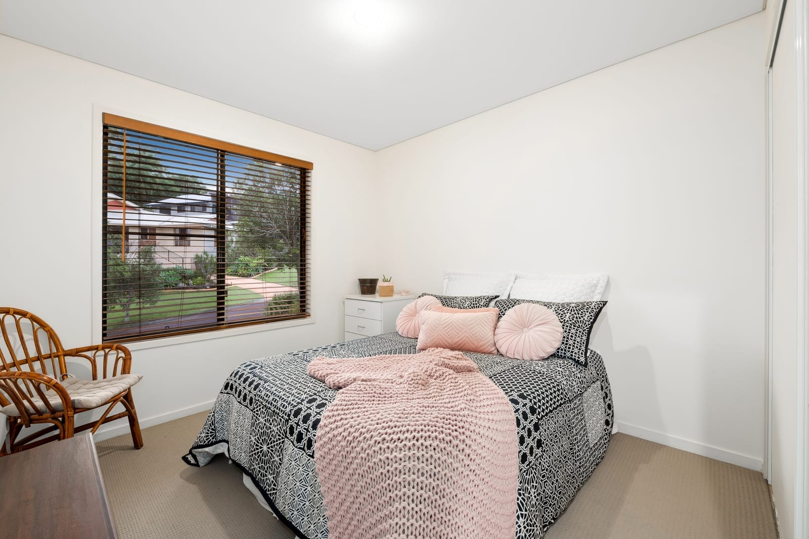 Presentation, Lifestyle, Location!