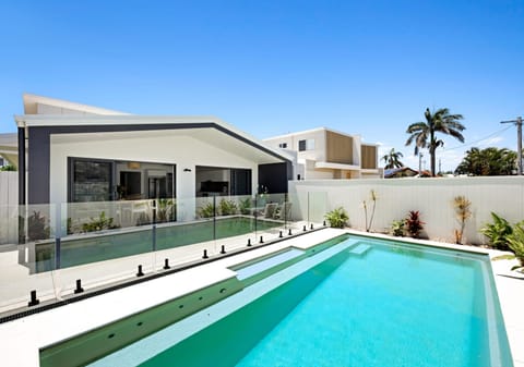 Elegant Entertainer, 300m to Sand!