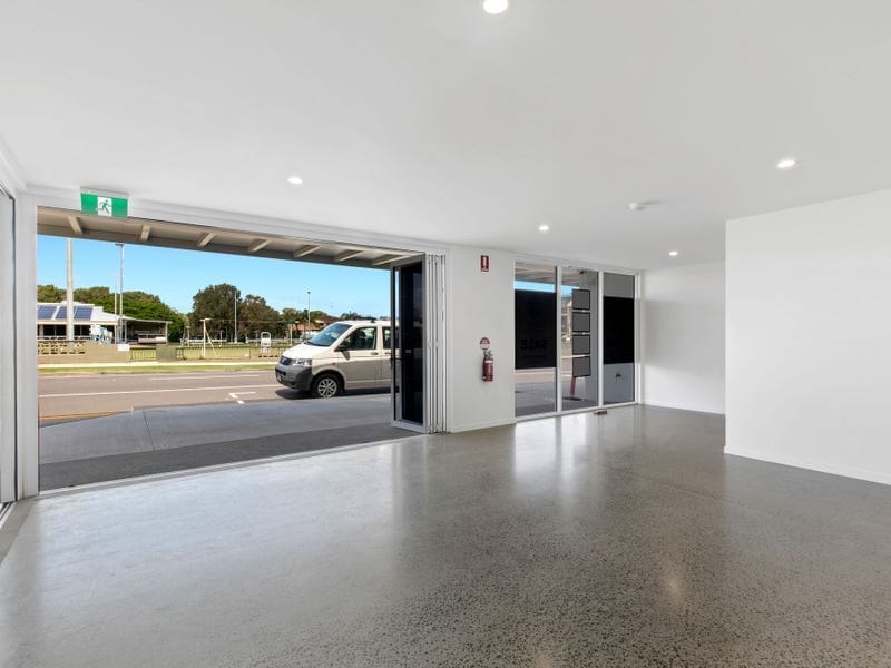 High-End Beachside Living!