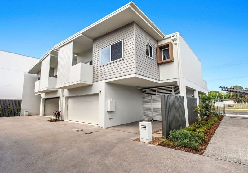 High-End Beachside Living!
