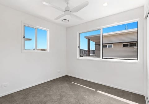 High-End Beachside Living!
