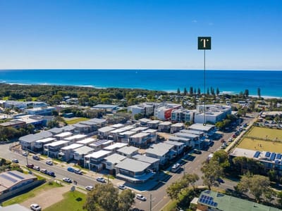 High-End Beachside Living!