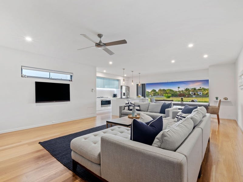 Meridien Magic…North-Facing Waterfront!