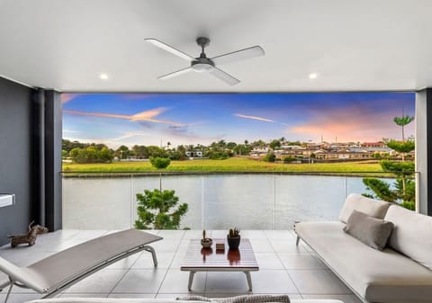 Meridien Magic…North-Facing Waterfront!