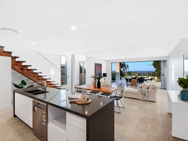 North Facing, 180° Views!