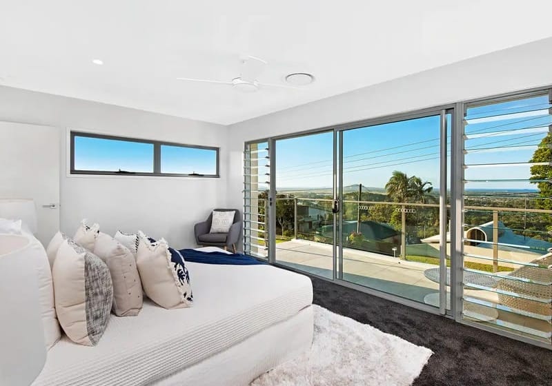 North Facing, 180° Views!